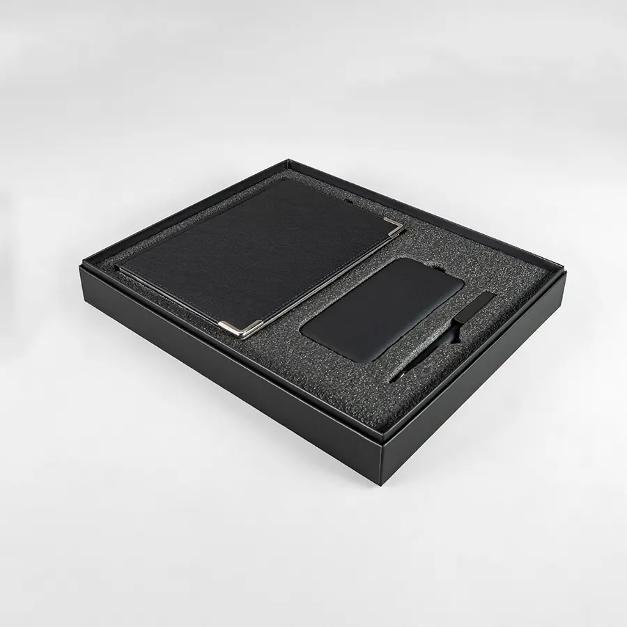 Набор подарочный KENNEDY: ежедневник, ручка и power bank в коробке  с ложементом